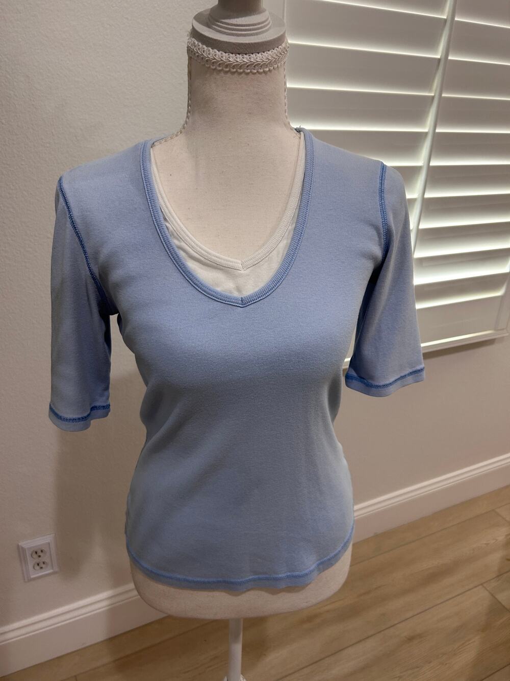 Cotton ribbed knit top, Gloria Vanderbilt v-neck Size 8